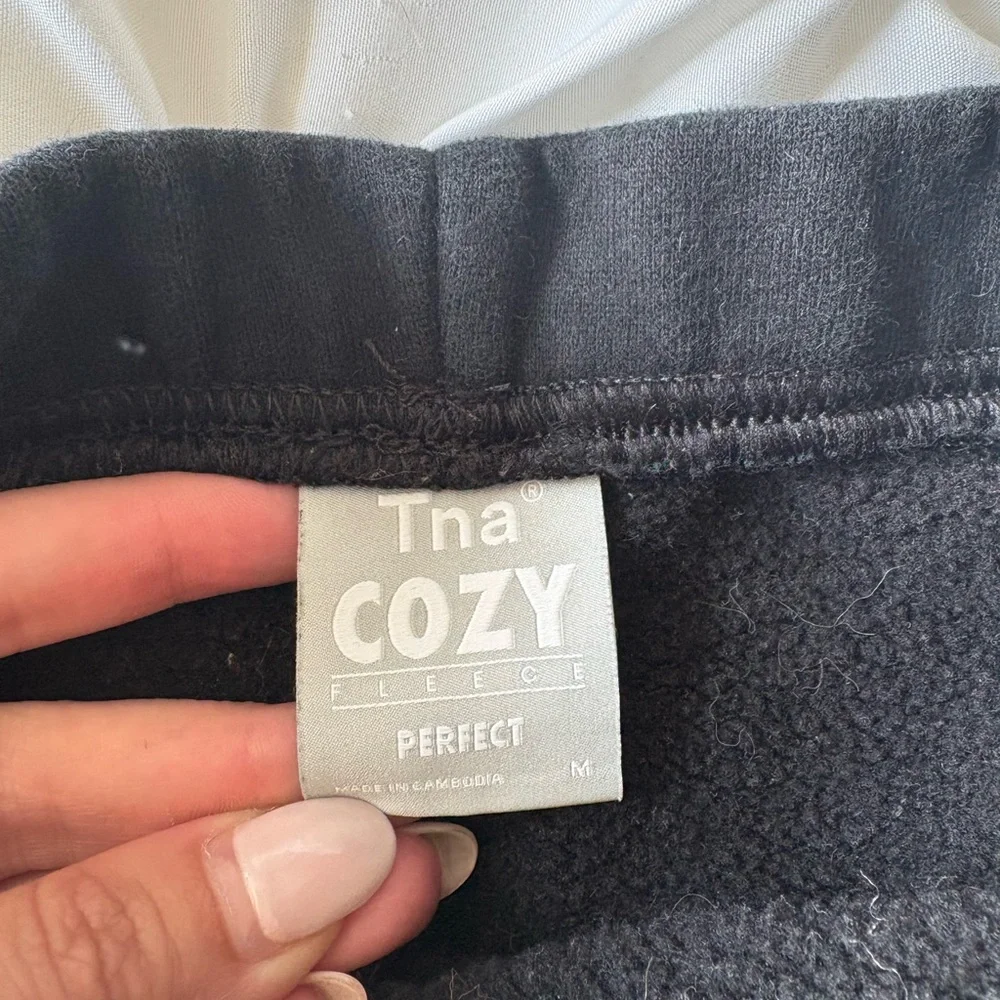 TNA Cozy Fleece Micro Short - Size Medium - Black - Picture 4 of 5